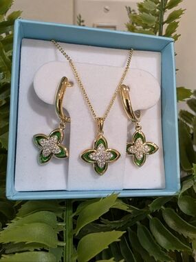 Gold-Plated Green Clover Pendant Necklace and Earring Set